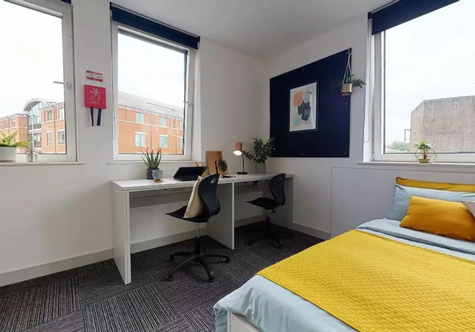 Amenities?w=400&h=260&fit=crop&q=40&auto=format&trim=auto