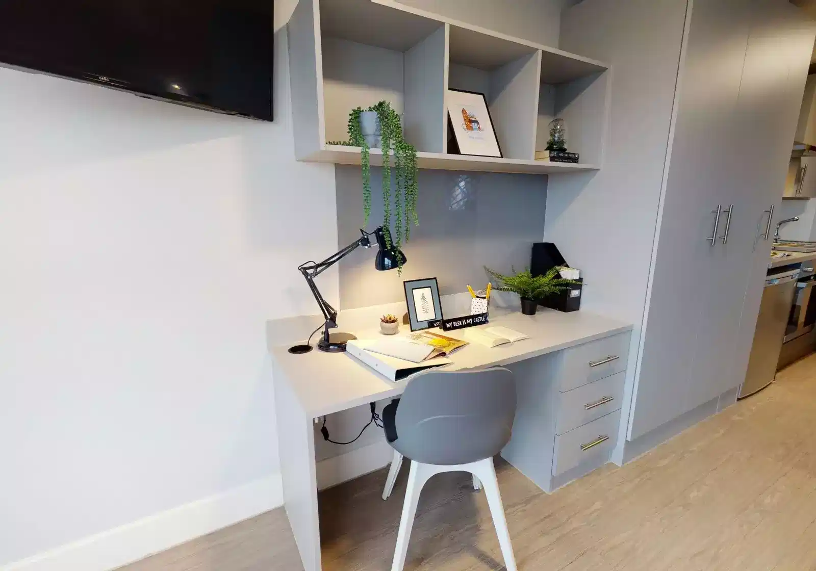 Amenities?w=400&h=260&fit=crop&q=40&auto=format&trim=auto