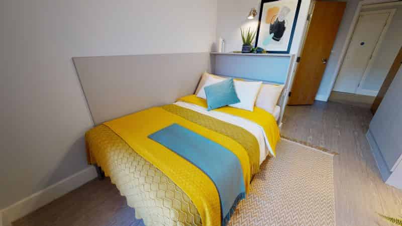 Gold En Suite