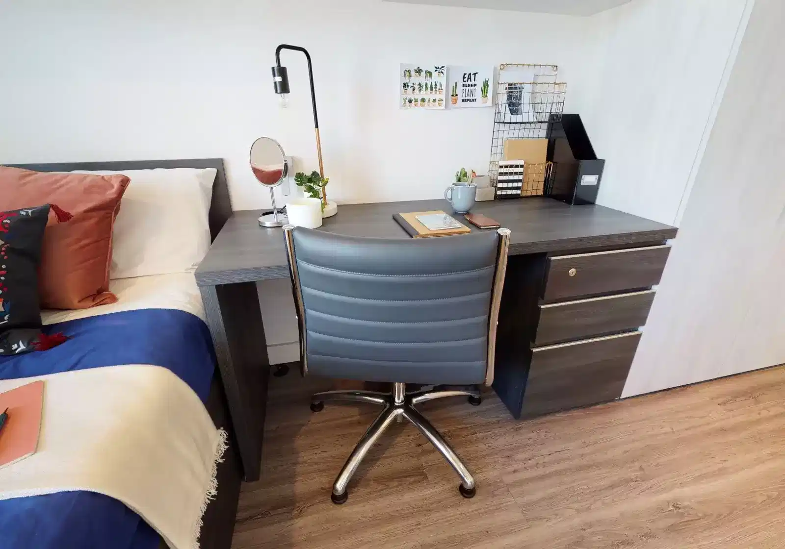 Amenities?w=400&h=260&fit=crop&q=40&auto=format&trim=auto