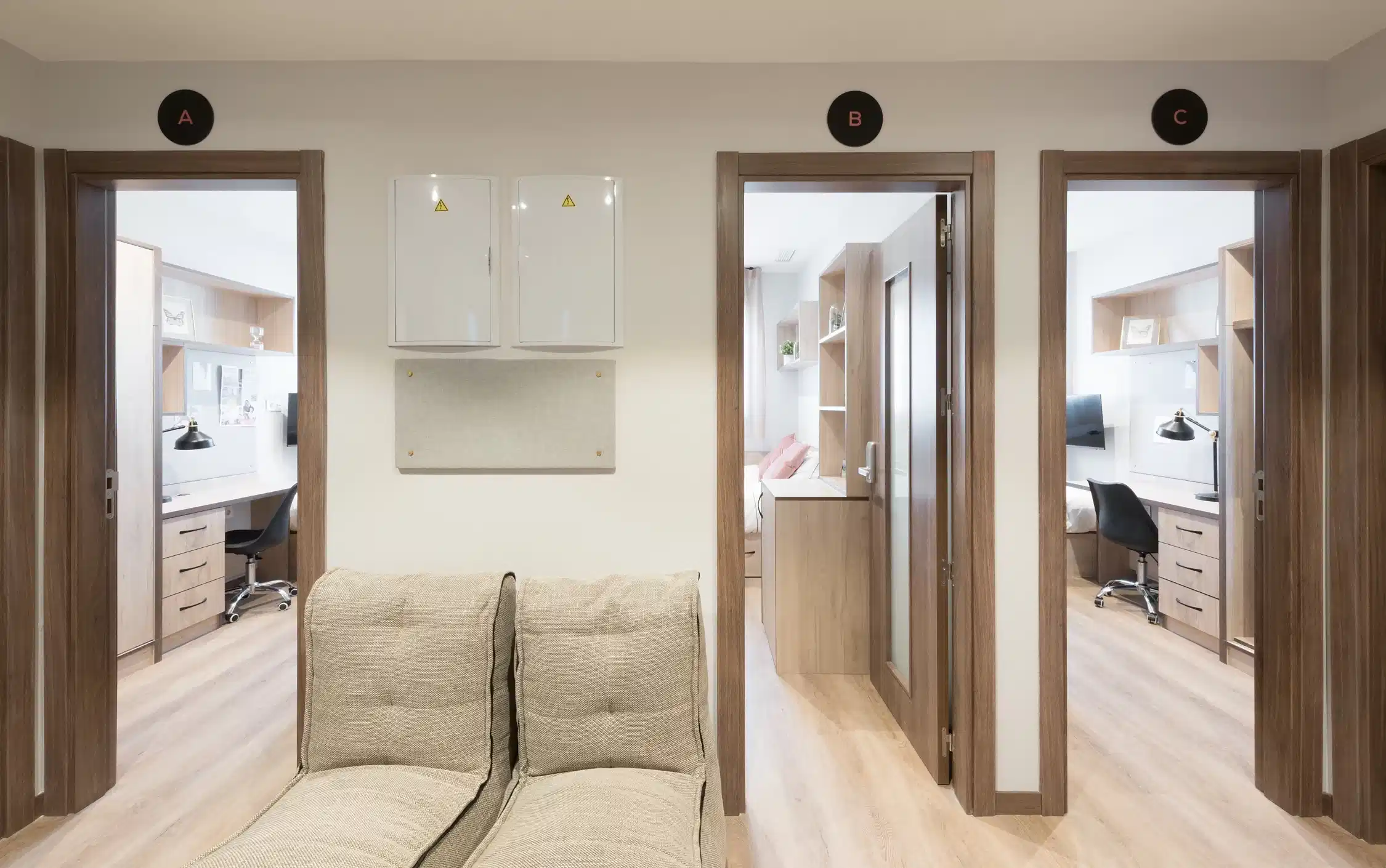 Exterior?w=400&h=260&fit=crop&q=40&auto=format&trim=auto