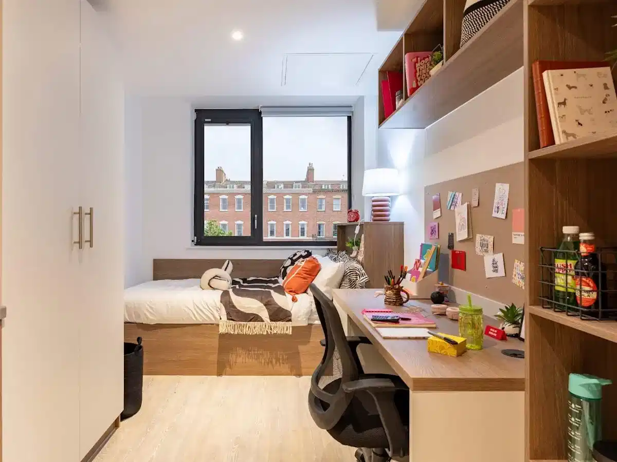 Amenities?w=400&h=260&fit=crop&q=40&auto=format&trim=auto