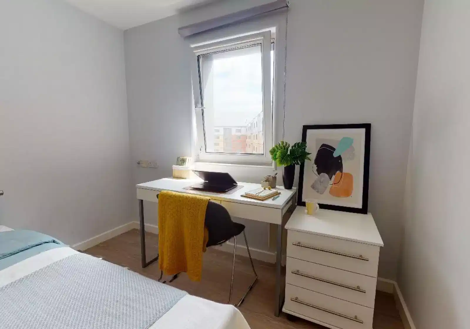 Common Area?w=400&h=260&fit=crop&q=40&auto=format&trim=auto