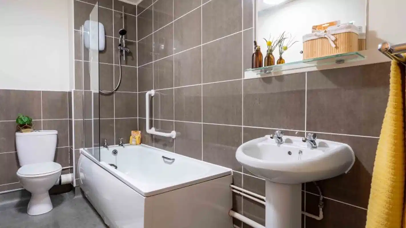 Exterior?w=400&h=260&fit=crop&q=40&auto=format&trim=auto