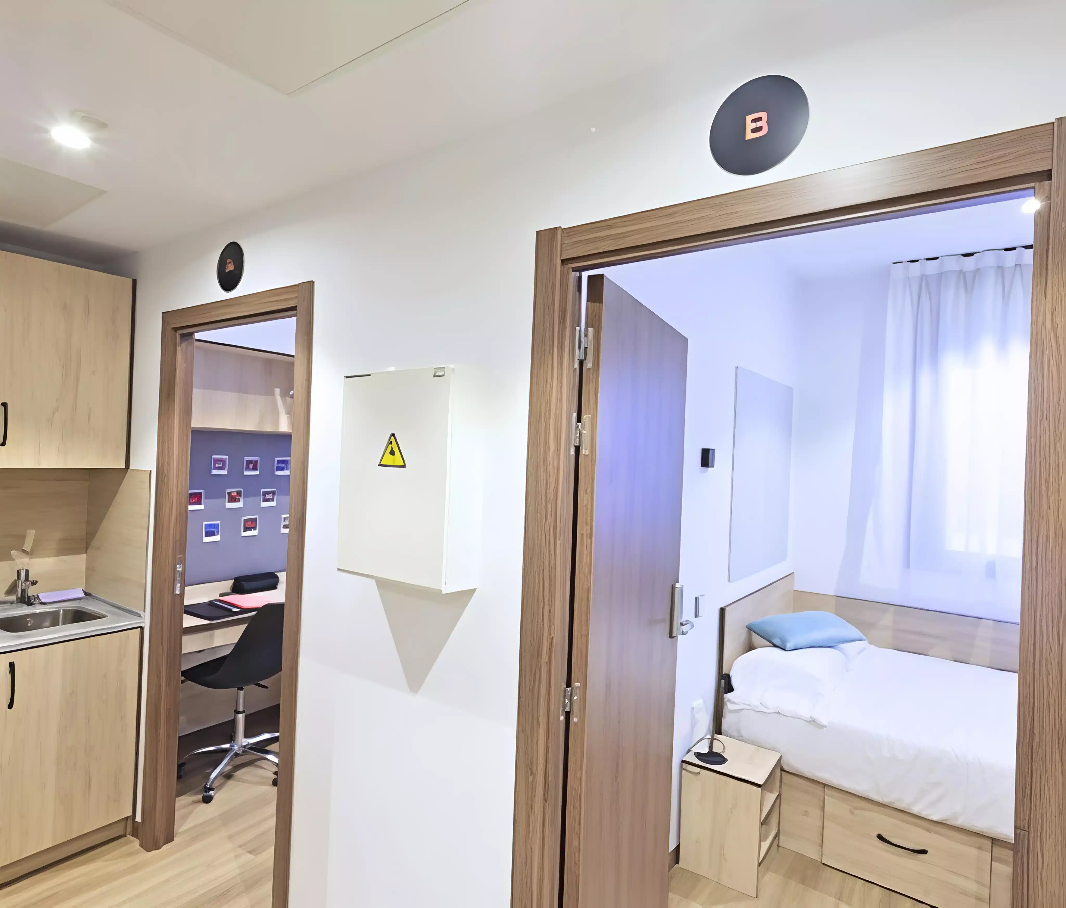 Exterior?w=400&h=260&fit=crop&q=40&auto=format&trim=auto