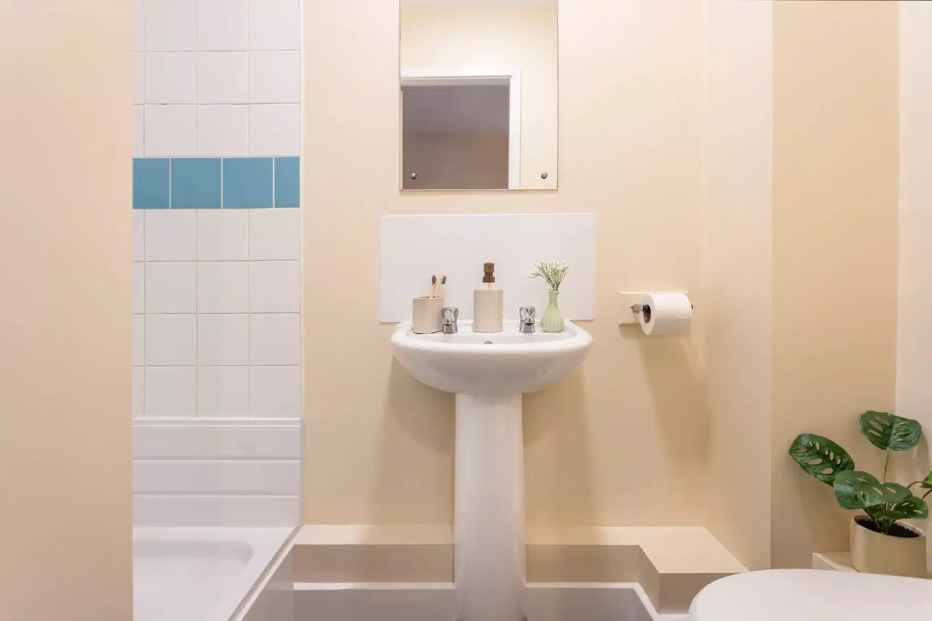 Amenities?w=400&h=260&fit=crop&q=40&auto=format&trim=auto