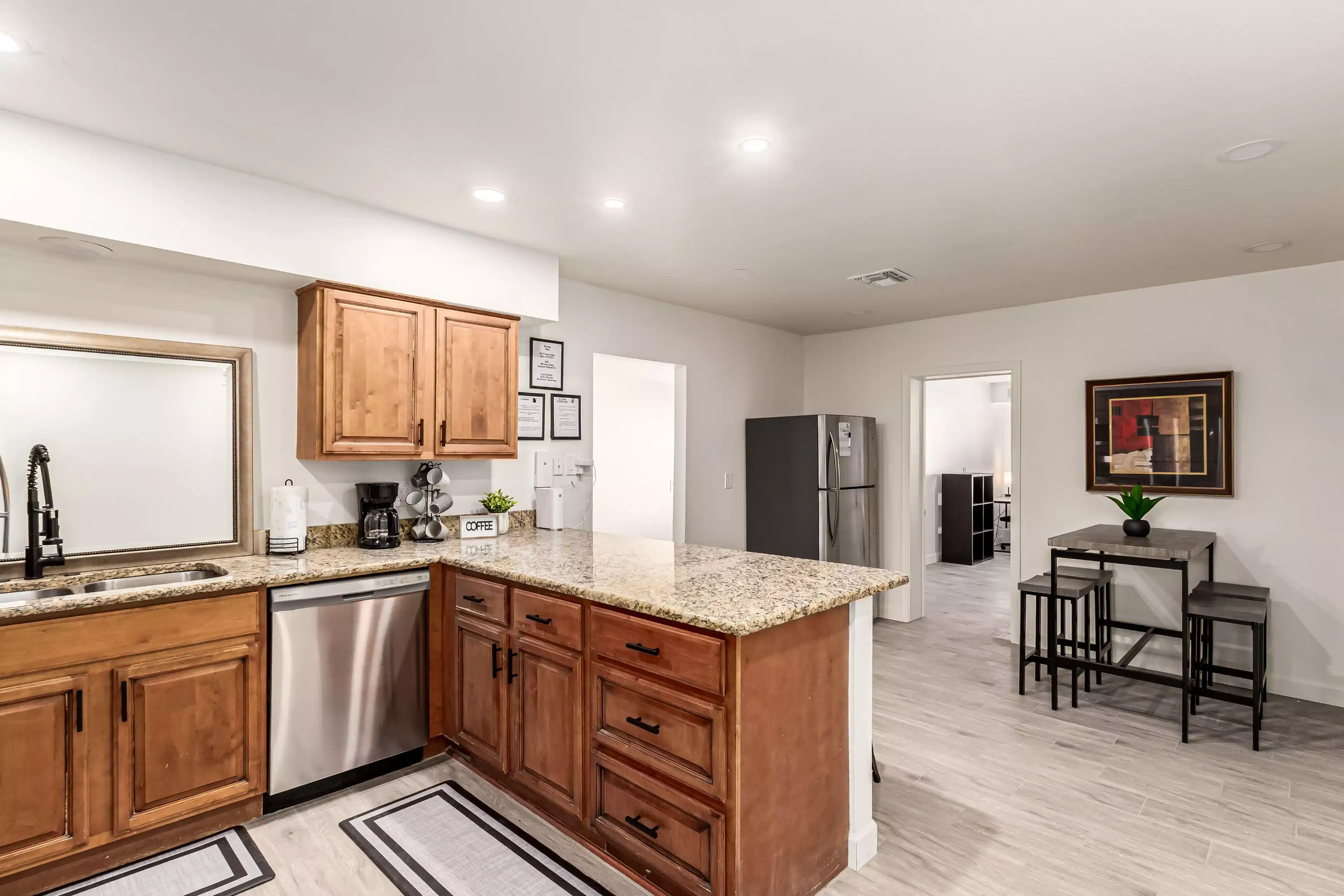 Amenities?w=400&h=260&fit=crop&q=40&auto=format&trim=auto