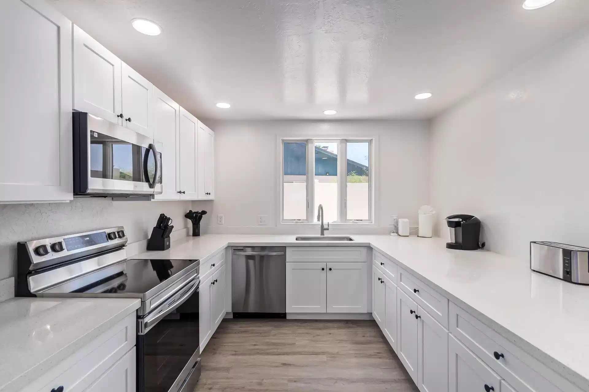 #28525: Room in 9 Bed 3 Bath - Bathroom?w=400&h=260&fit=crop&q=40&auto=format&trim=auto