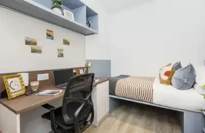 Amenities?w=400&h=260&fit=crop&q=40&auto=format&trim=auto