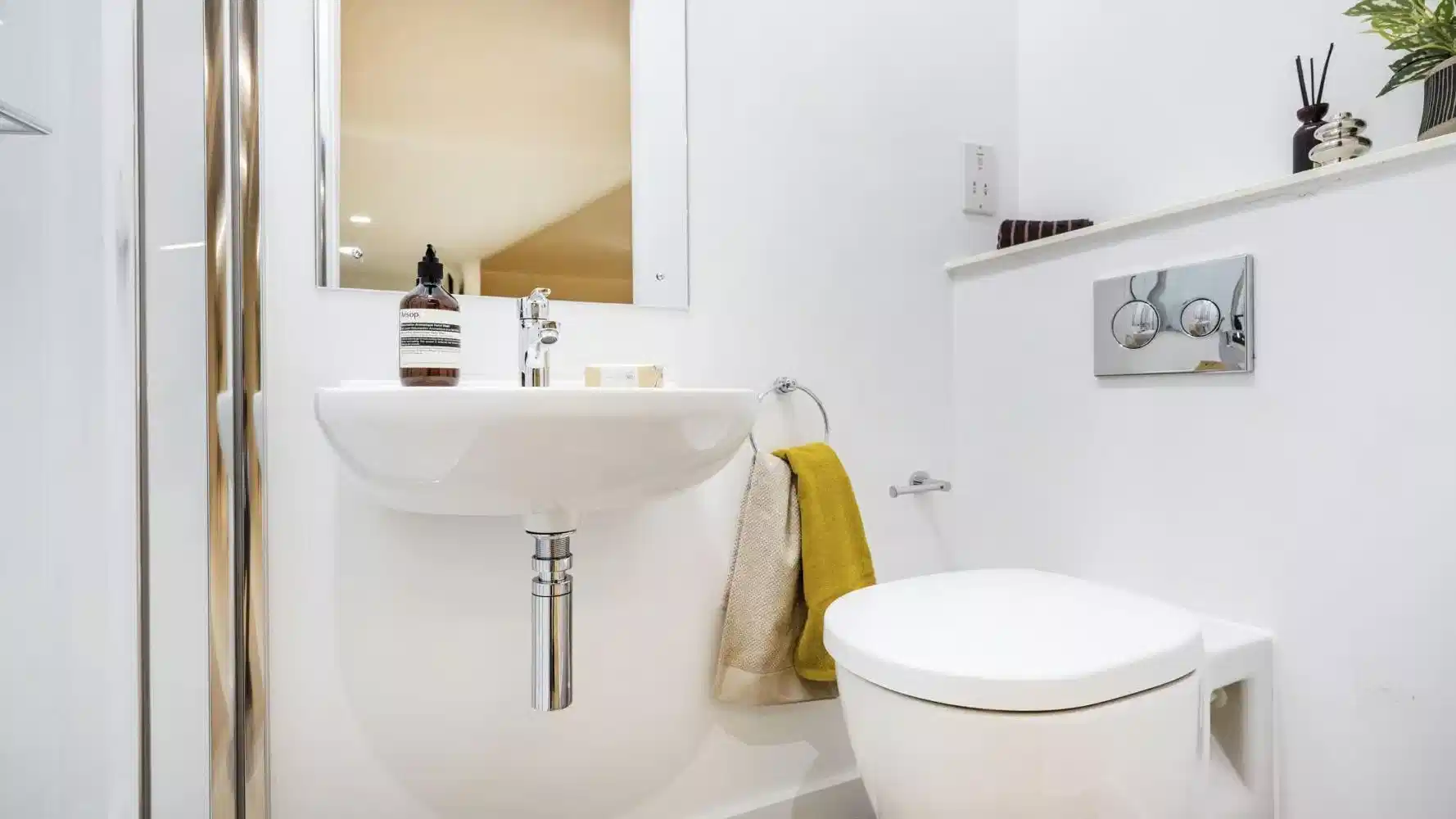 Kitchen?w=400&h=260&fit=crop&q=40&auto=format&trim=auto