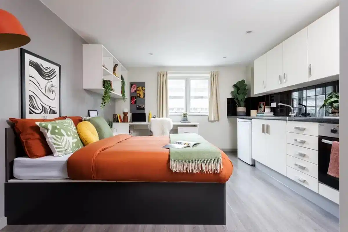 Common Area?w=400&h=260&fit=crop&q=40&auto=format&trim=auto