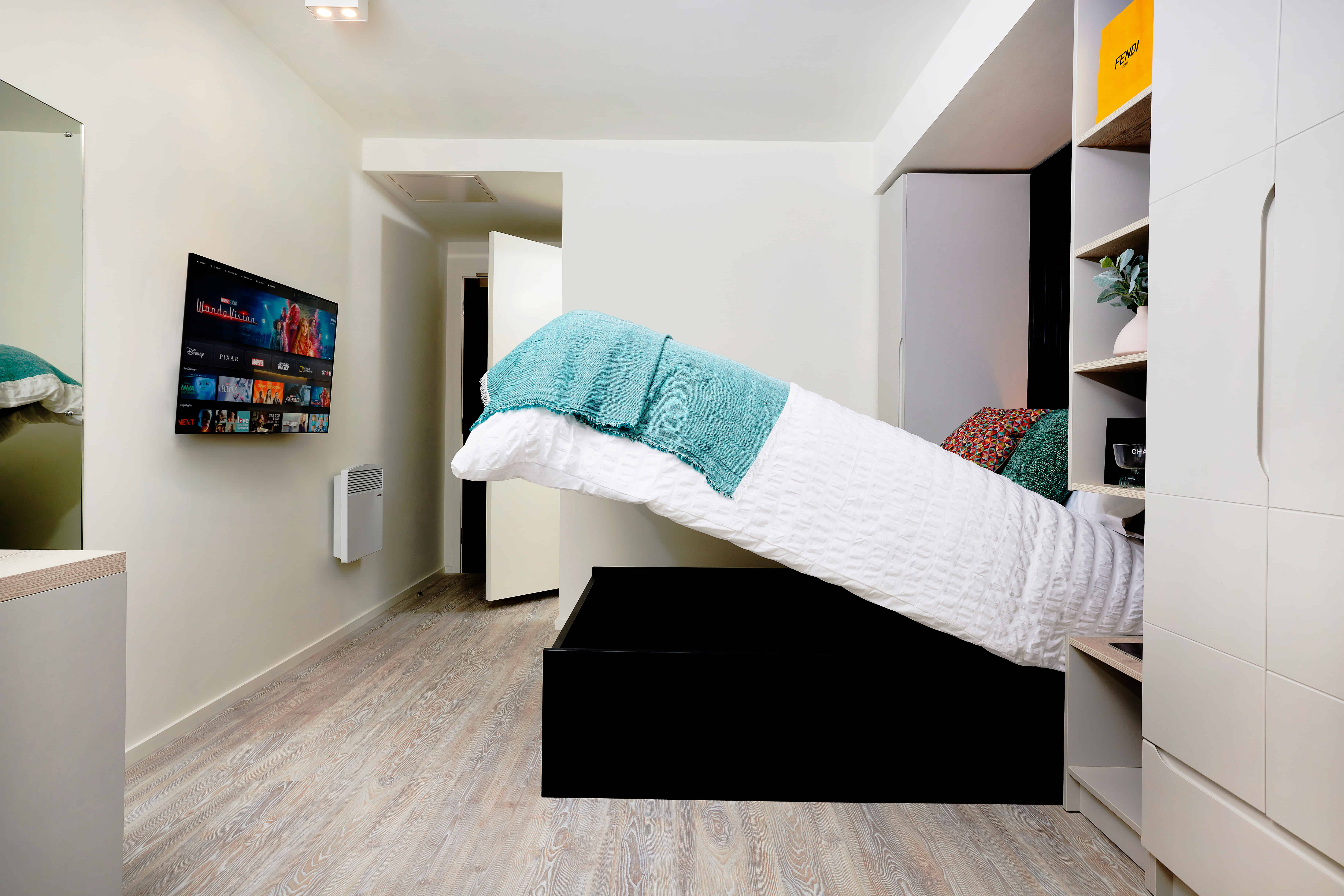 Common Area?w=400&h=260&fit=crop&q=40&auto=format&trim=auto