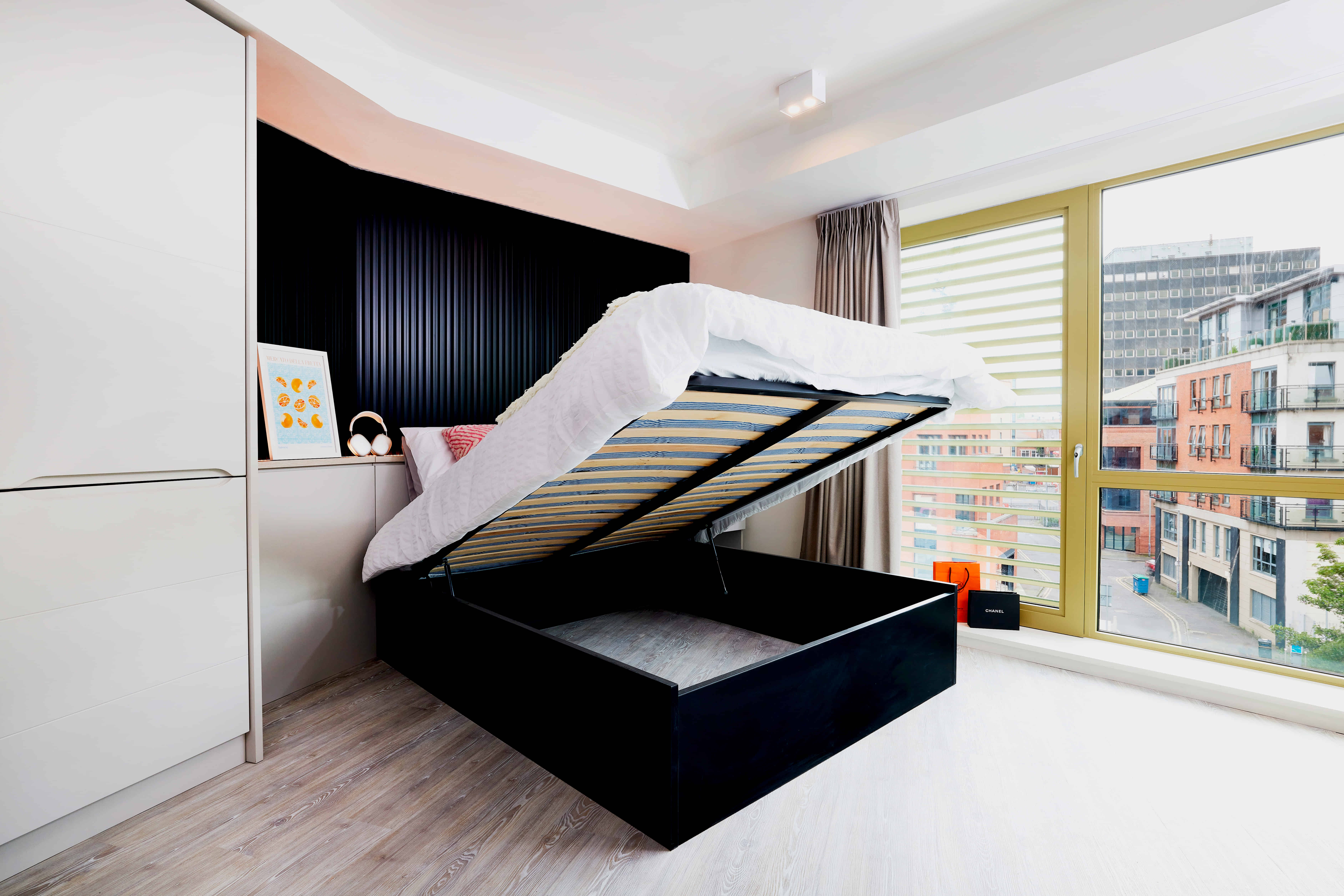 Common Area?w=400&h=260&fit=crop&q=40&auto=format&trim=auto