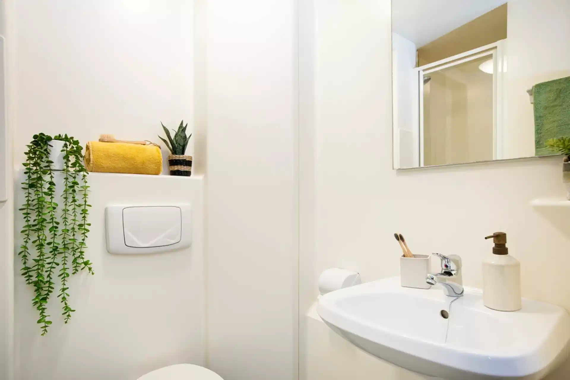 Amenities?w=400&h=260&fit=crop&q=40&auto=format&trim=auto