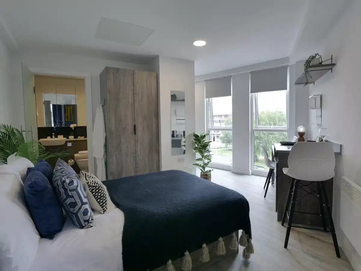 Amenities?w=400&h=260&fit=crop&q=40&auto=format&trim=auto