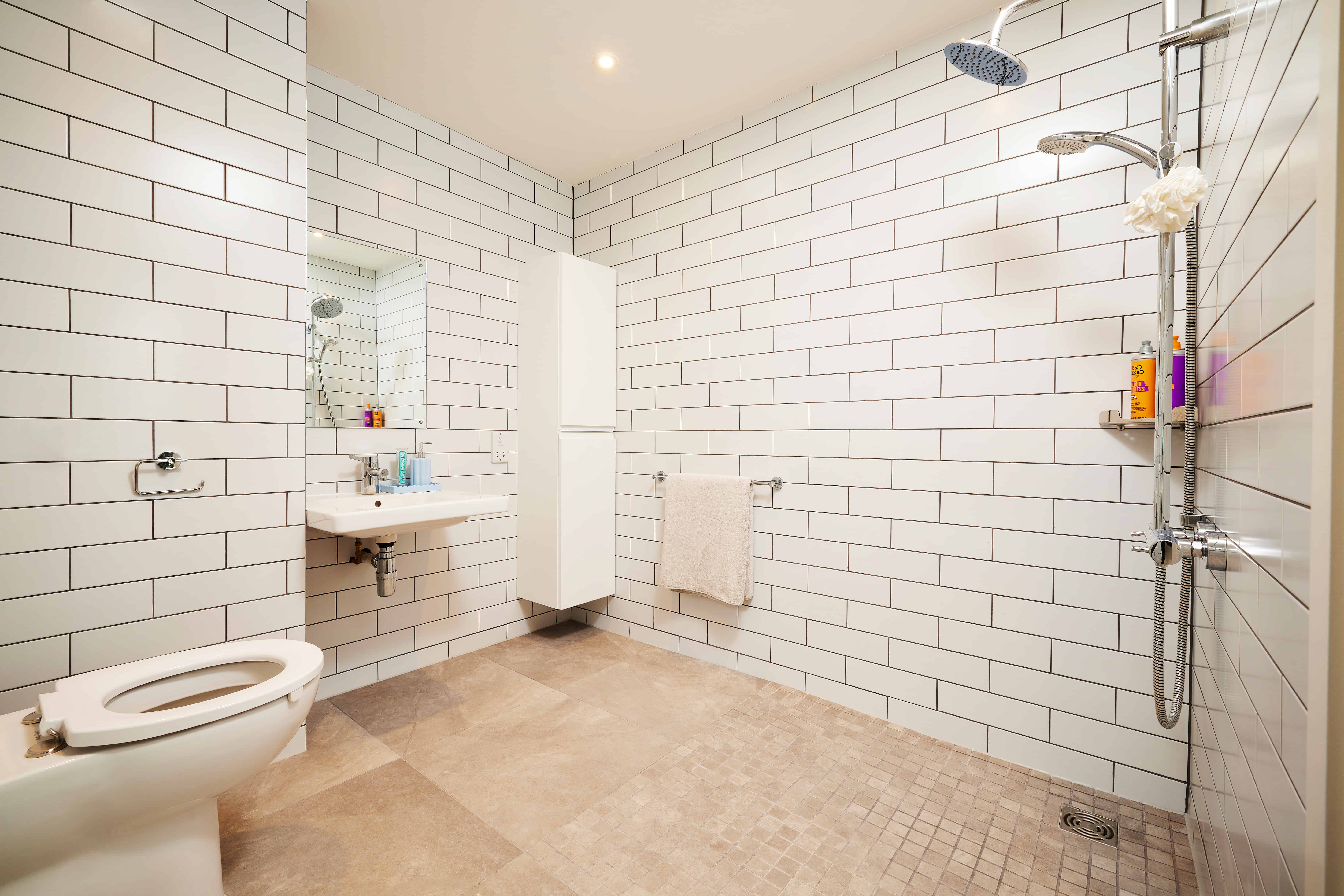 Common Area?w=400&h=260&fit=crop&q=40&auto=format&trim=auto