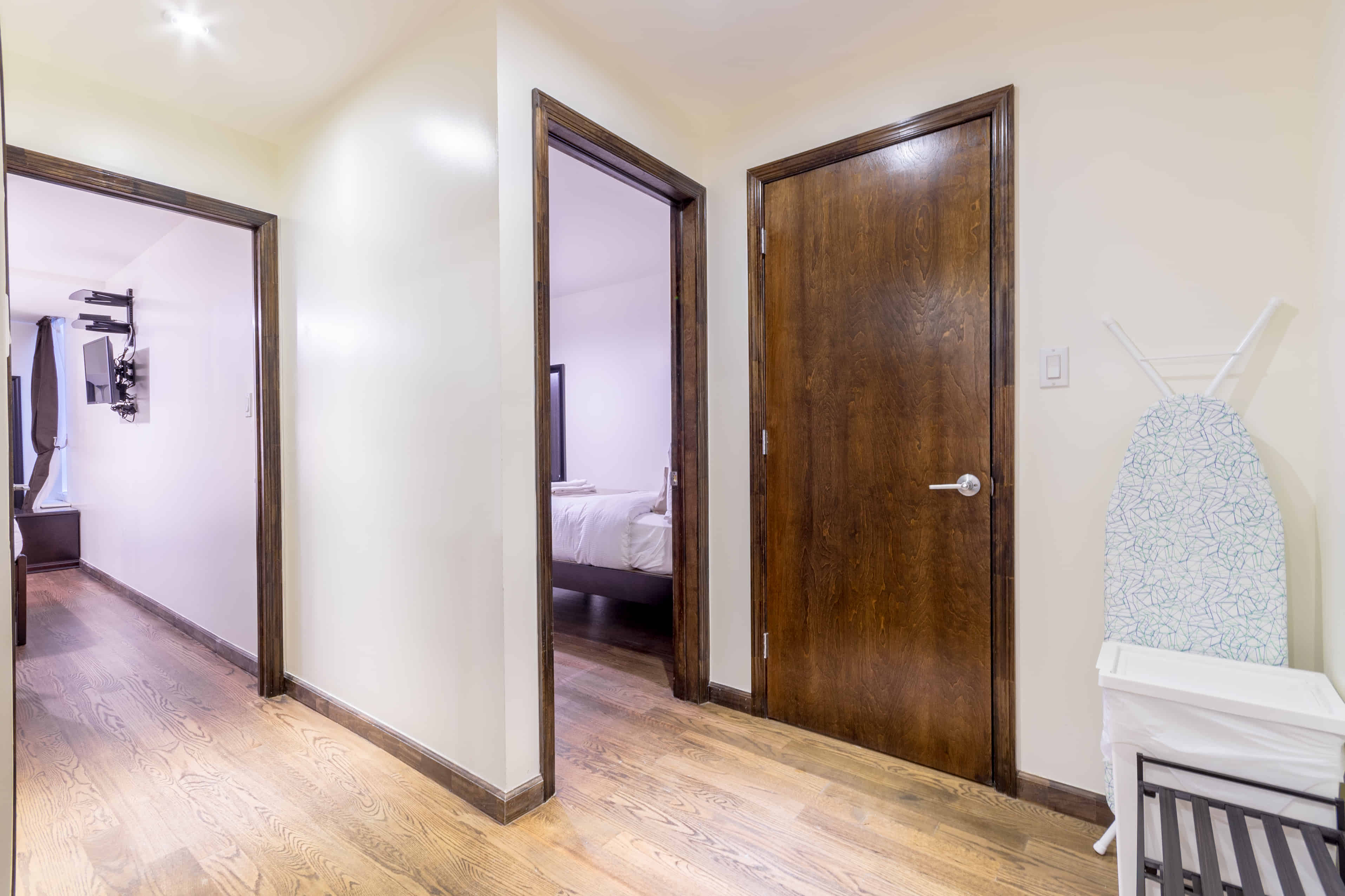 Exterior?w=400&h=260&fit=crop&q=40&auto=format&trim=auto