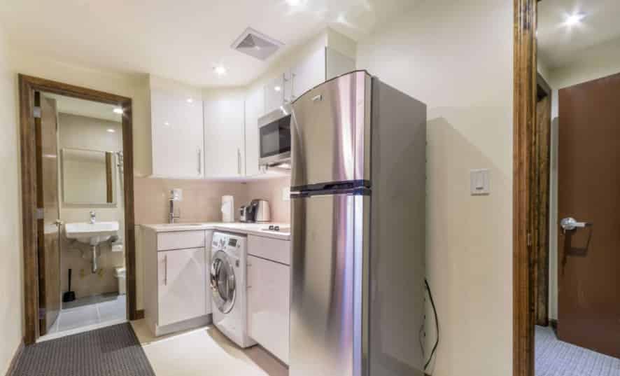 Bedroom?w=400&h=260&fit=crop&q=40&auto=format&trim=auto