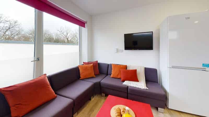 Amenities?w=400&h=260&fit=crop&q=40&auto=format&trim=auto