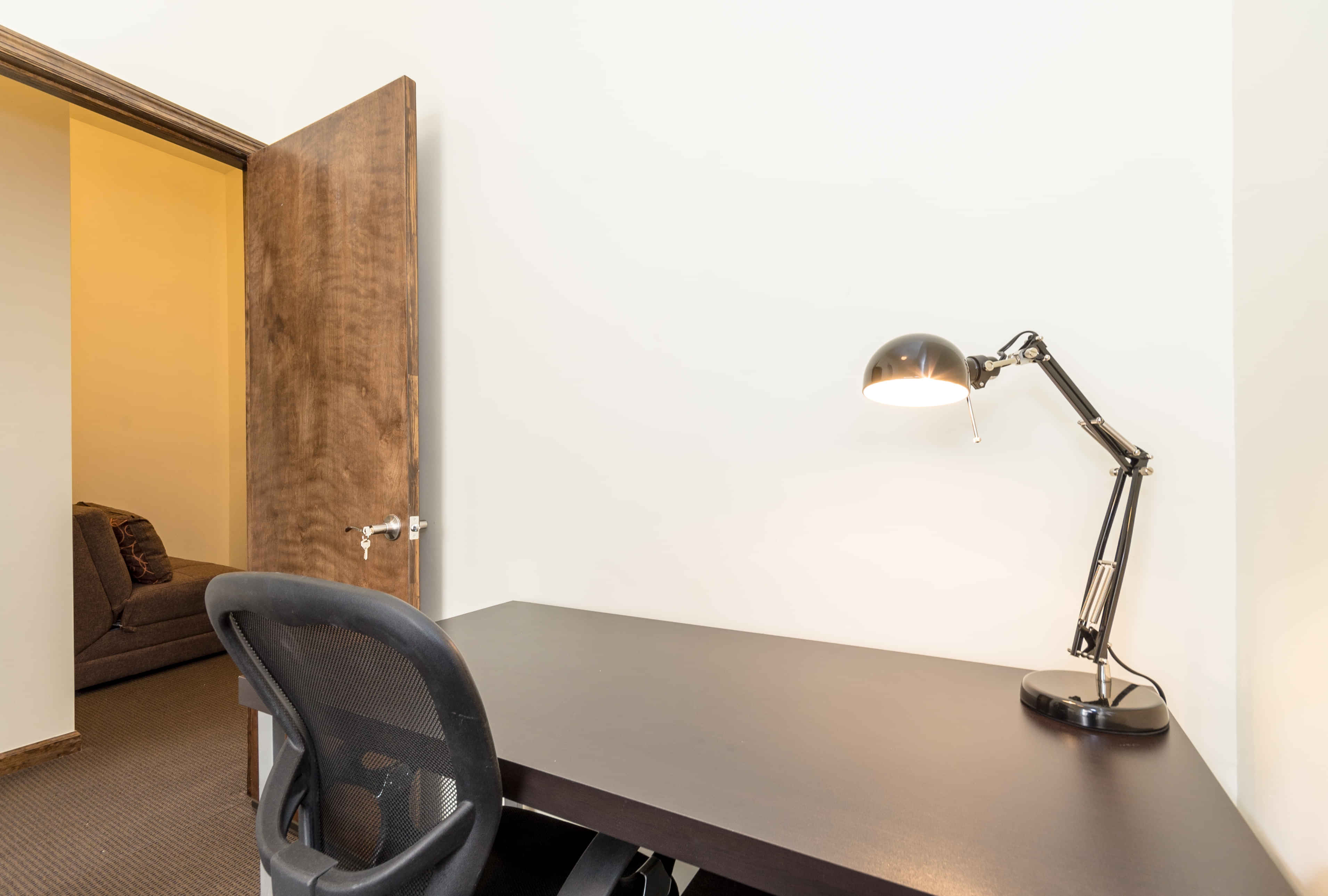 Exterior?w=400&h=260&fit=crop&q=40&auto=format&trim=auto