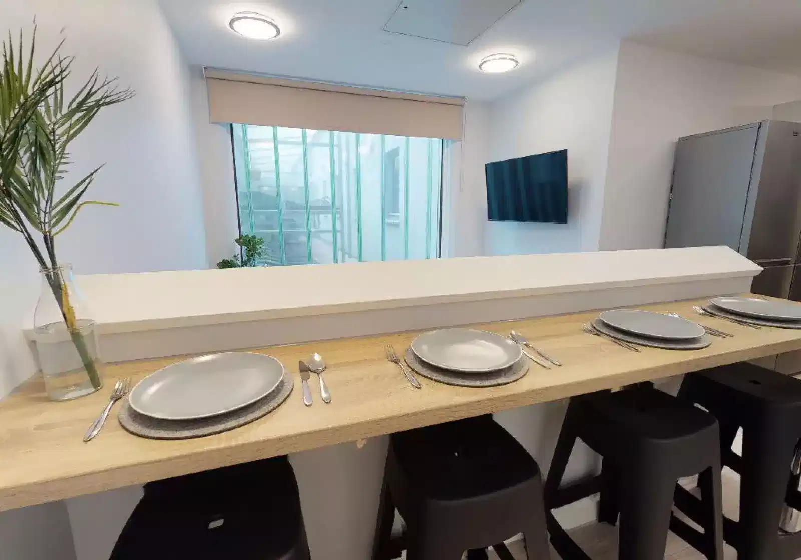 Common Area?w=400&h=260&fit=crop&q=40&auto=format&trim=auto