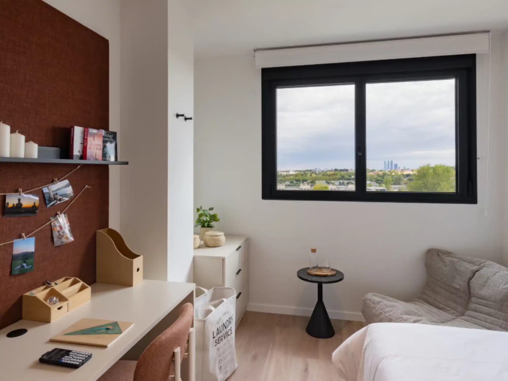 Exterior?w=400&h=260&fit=crop&q=40&auto=format&trim=auto