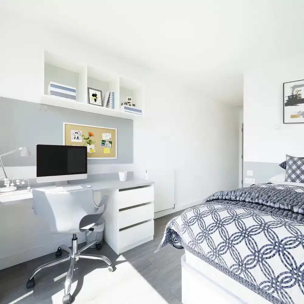 Exterior?w=400&h=260&fit=crop&q=40&auto=format&trim=auto