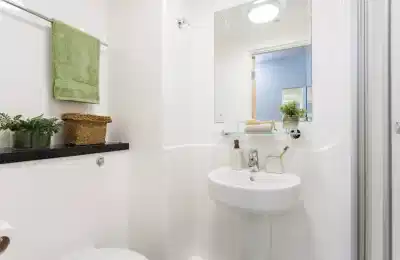 Common Area?w=400&h=260&fit=crop&q=40&auto=format&trim=auto