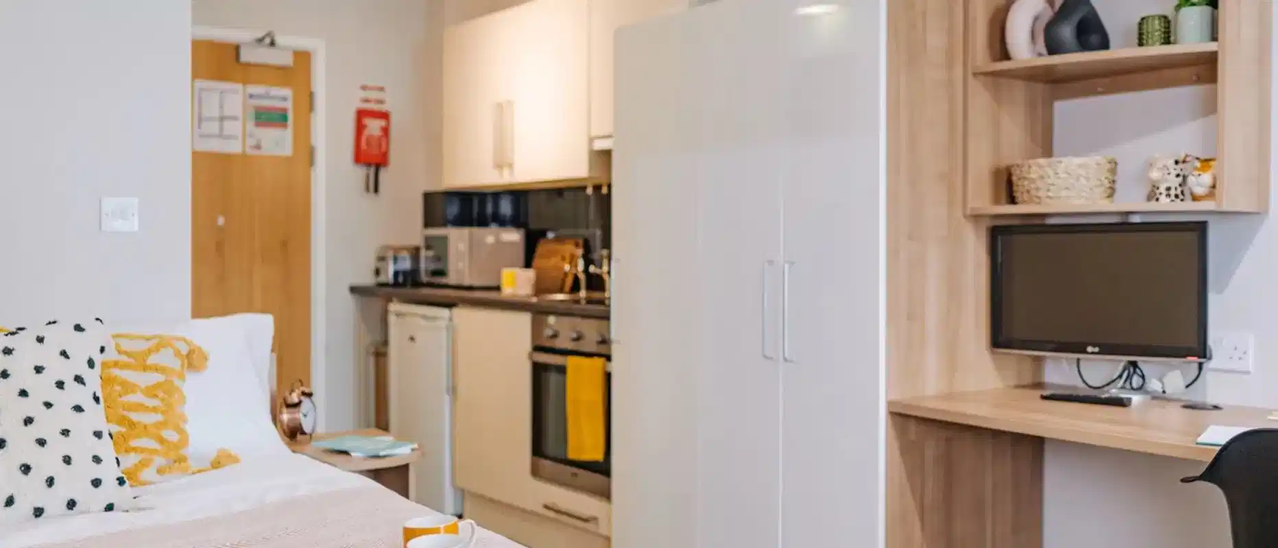 Amenities?w=400&h=260&fit=crop&q=40&auto=format&trim=auto