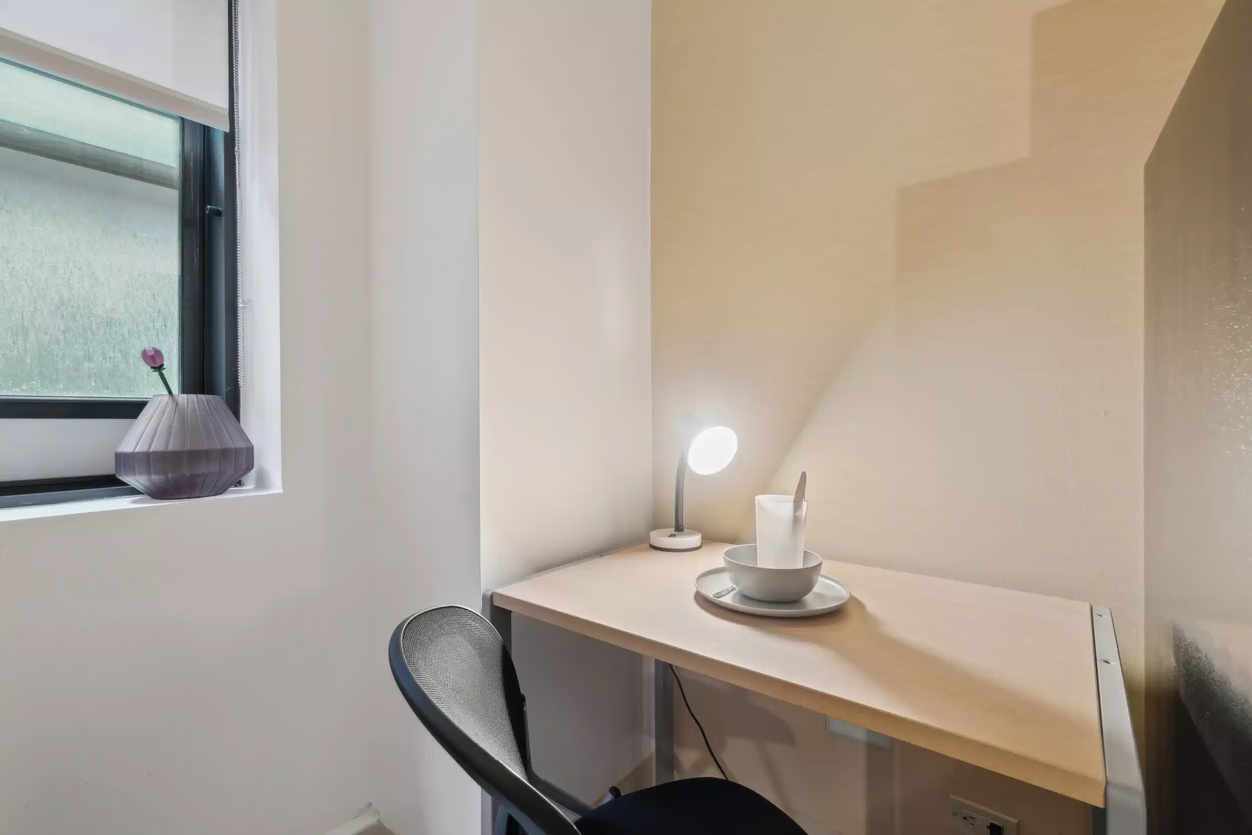 Exterior?w=400&h=260&fit=crop&q=40&auto=format&trim=auto