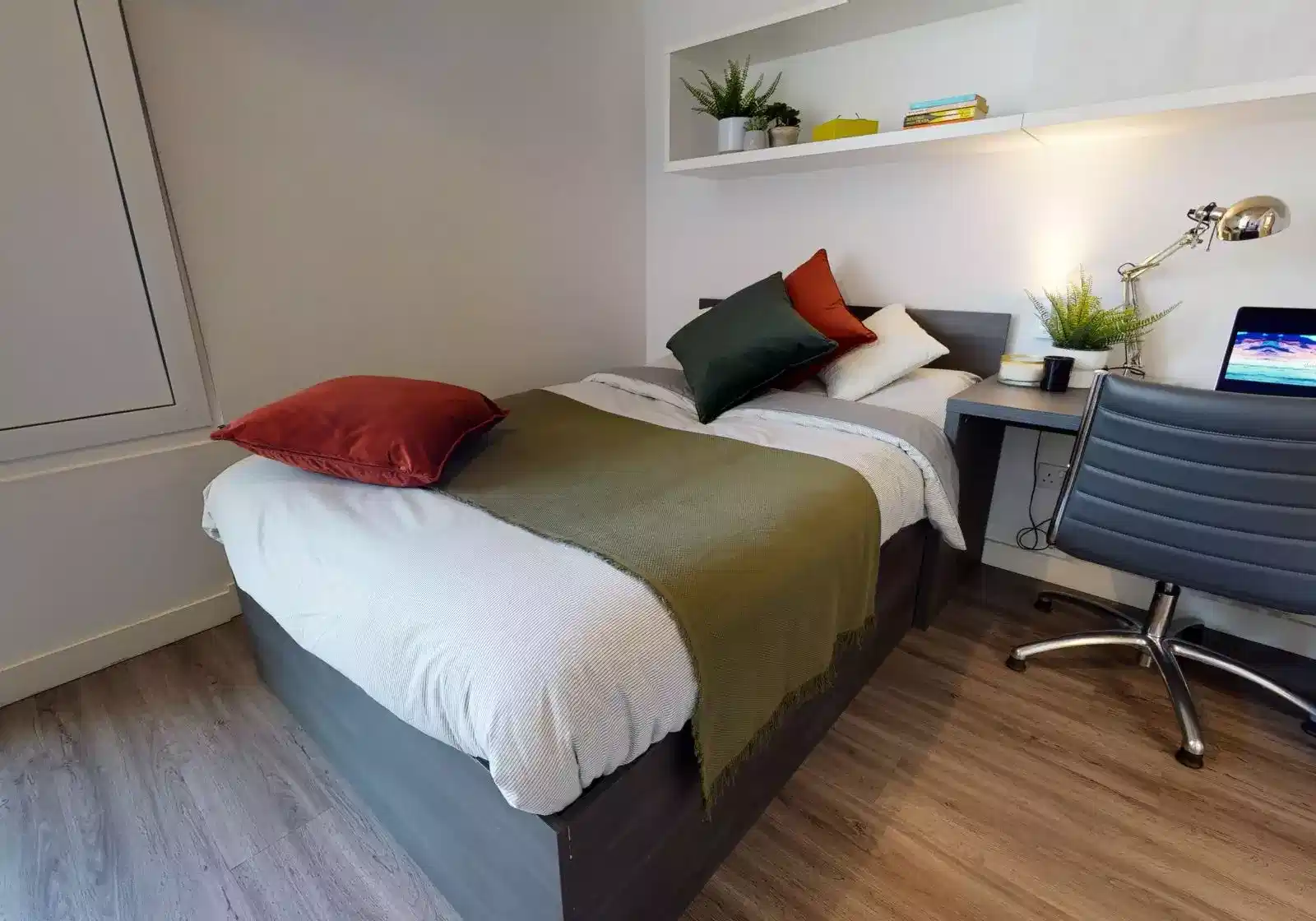 Amenities?w=400&h=260&fit=crop&q=40&auto=format&trim=auto