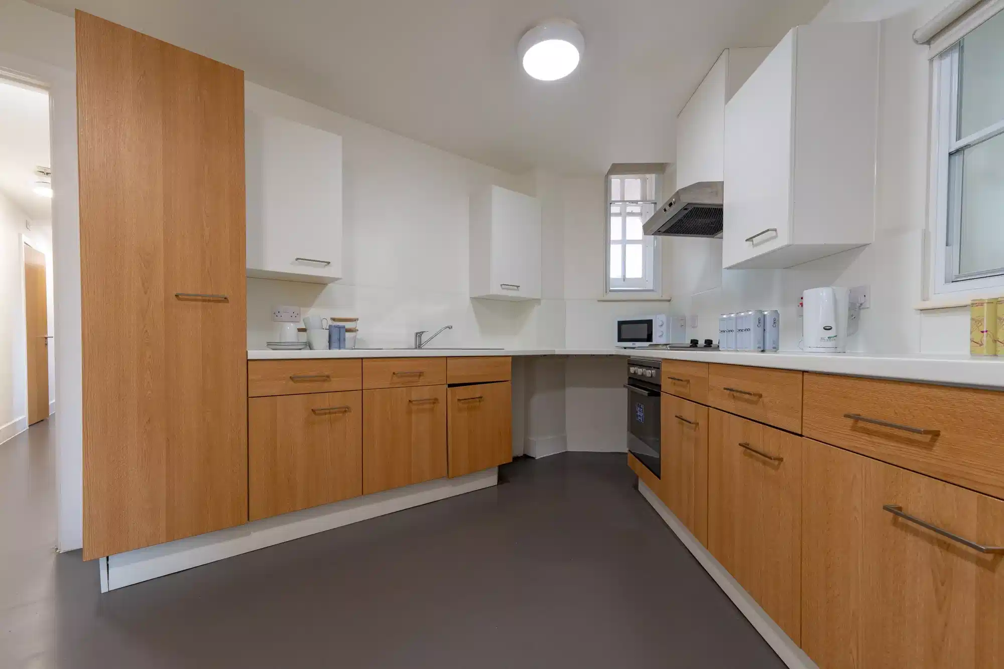 Amenities?w=400&h=260&fit=crop&q=40&auto=format&trim=auto