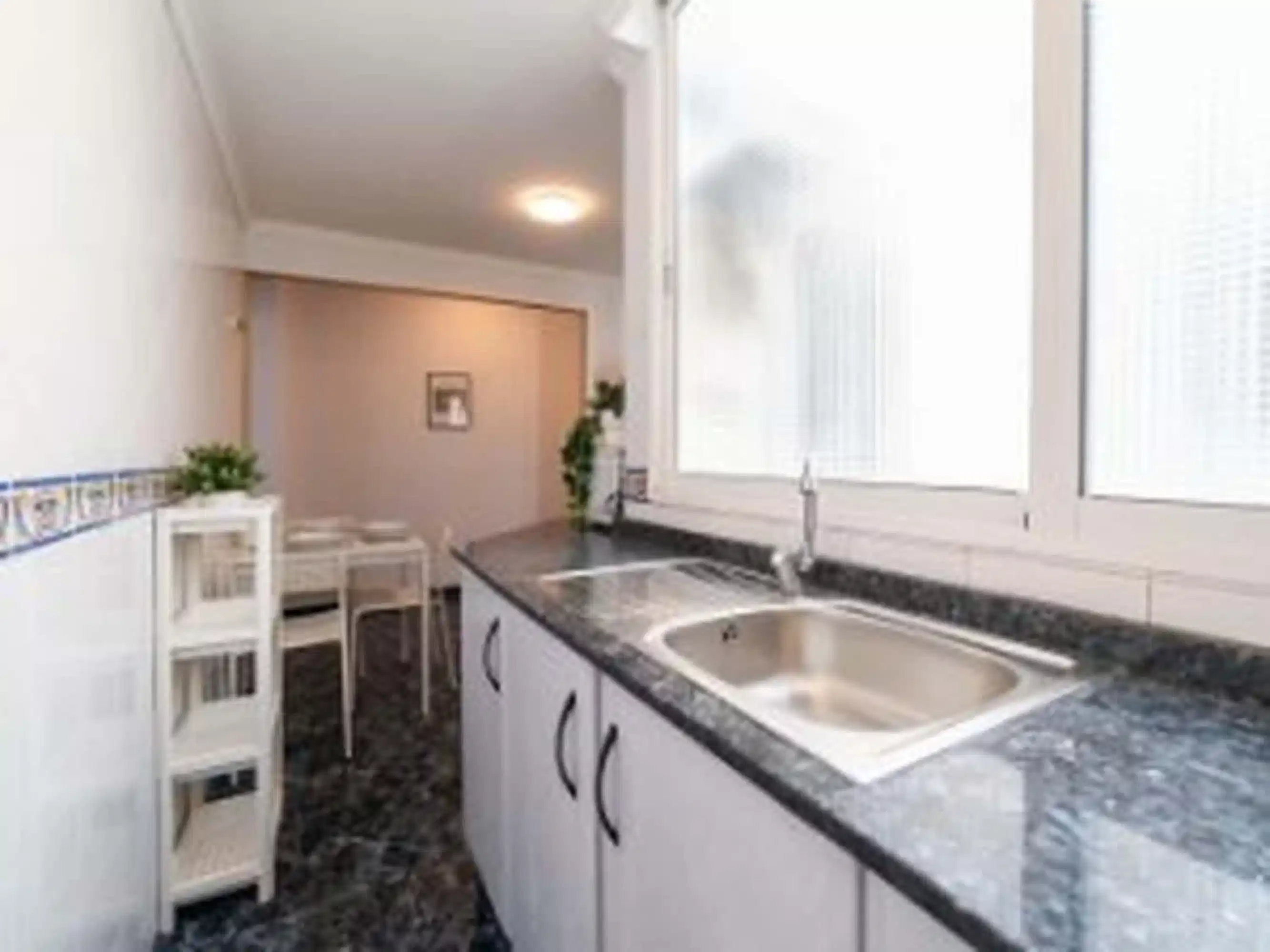 ?w=400&h=260&fit=crop&q=40&auto=format&trim=auto