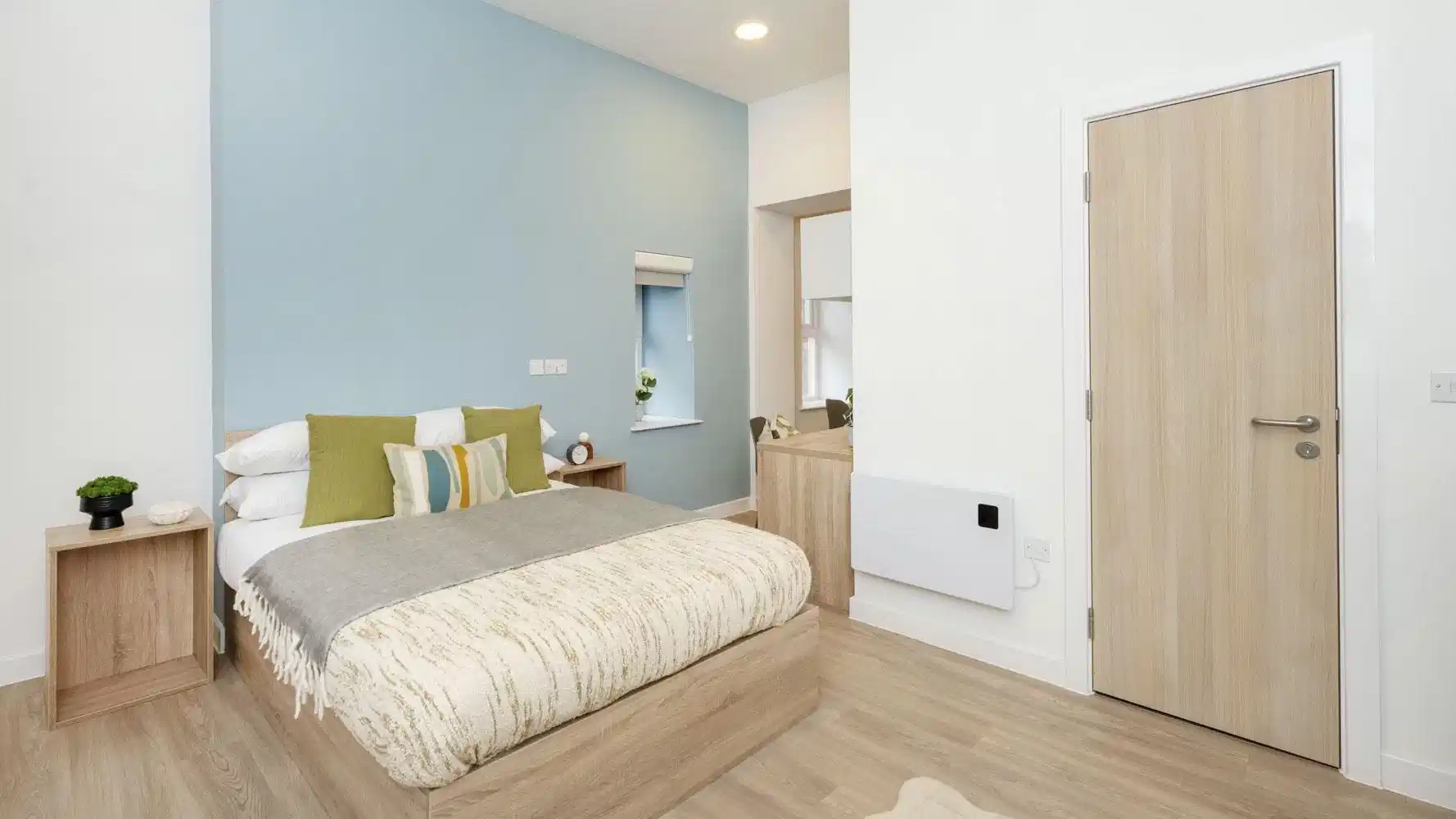 Common Area?w=400&h=260&fit=crop&q=40&auto=format&trim=auto