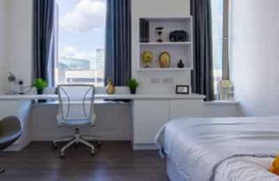 Bedroom?w=400&h=260&fit=crop&q=40&auto=format&trim=auto