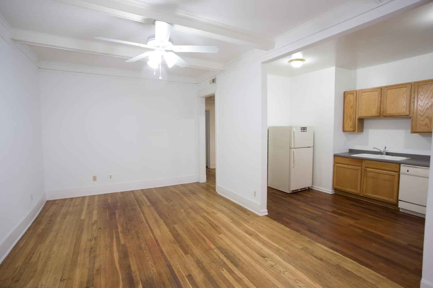 Room?w=400&h=260&fit=crop&q=40&auto=format&trim=auto