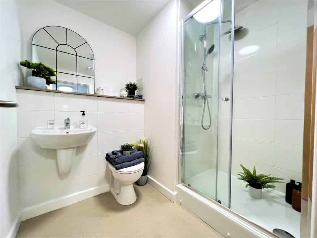 Exterior?w=400&h=260&fit=crop&q=40&auto=format&trim=auto