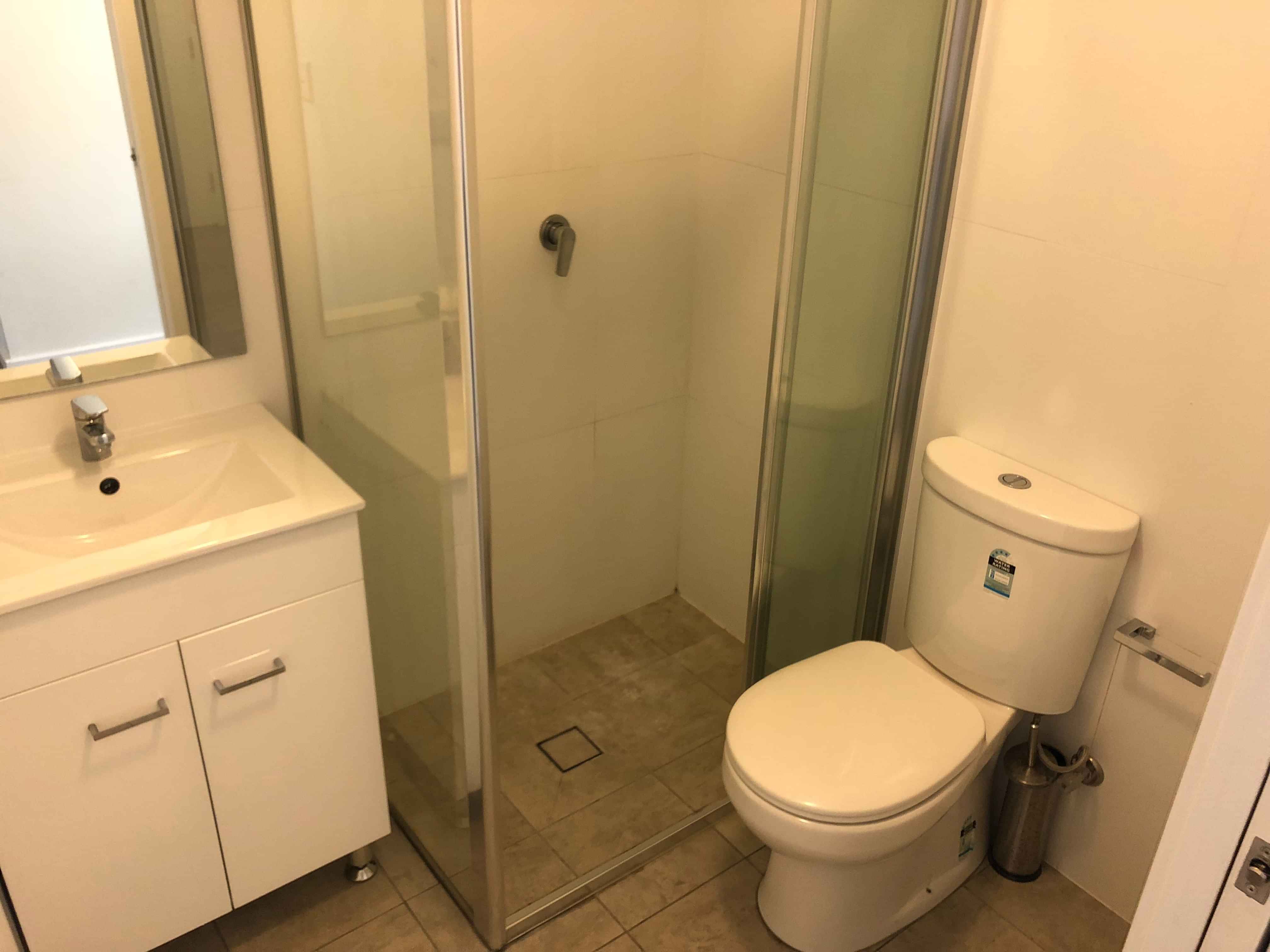 Exterior?w=400&h=260&fit=crop&q=40&auto=format&trim=auto