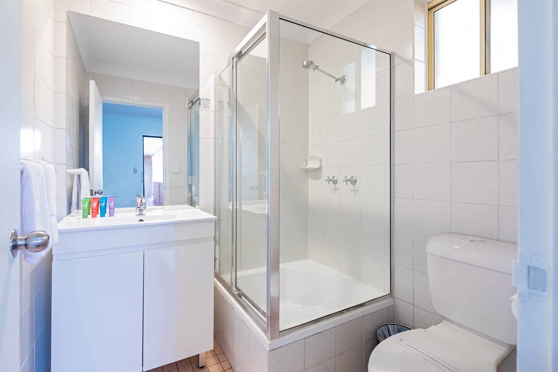 Common Area?w=400&h=260&fit=crop&q=40&auto=format&trim=auto