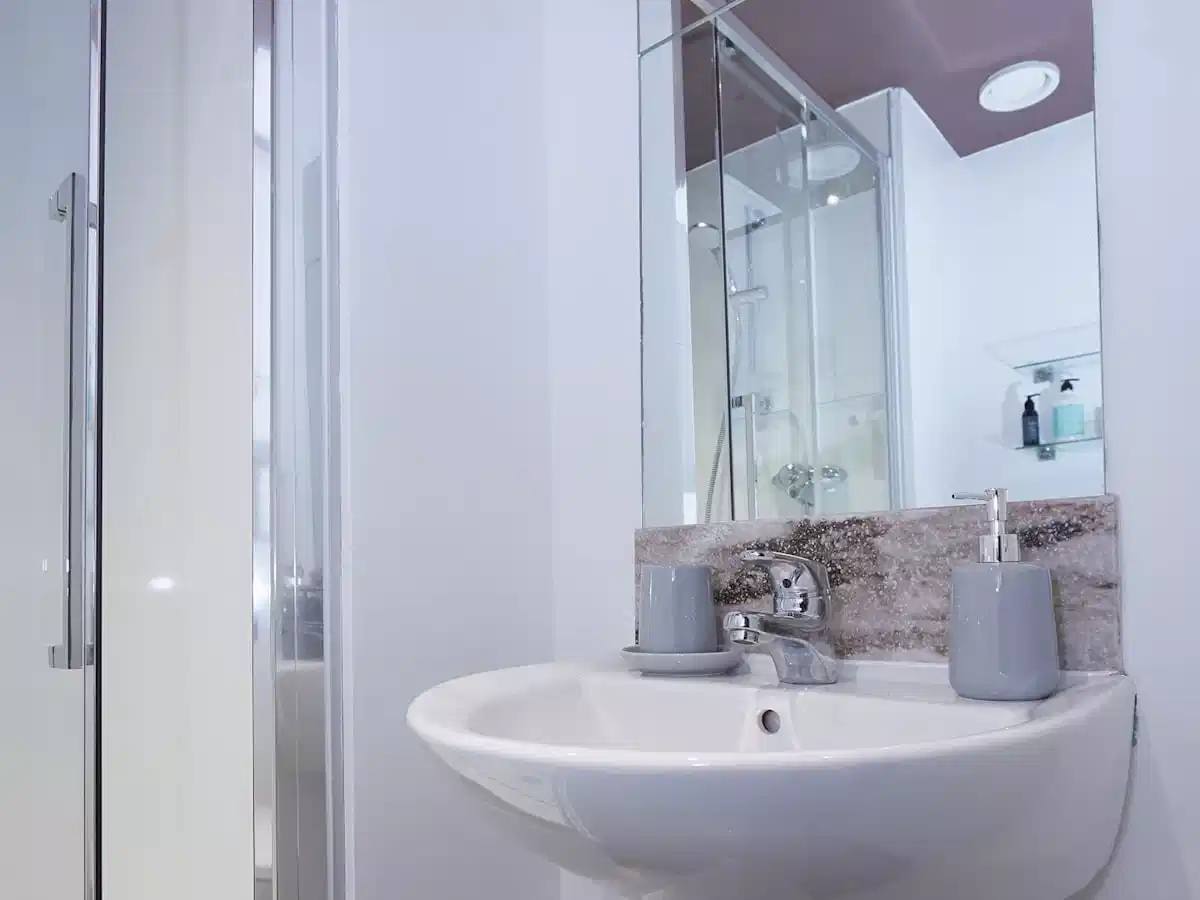 Amenities?w=400&h=260&fit=crop&q=40&auto=format&trim=auto