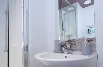 Amenities?w=400&h=260&fit=crop&q=40&auto=format&trim=auto