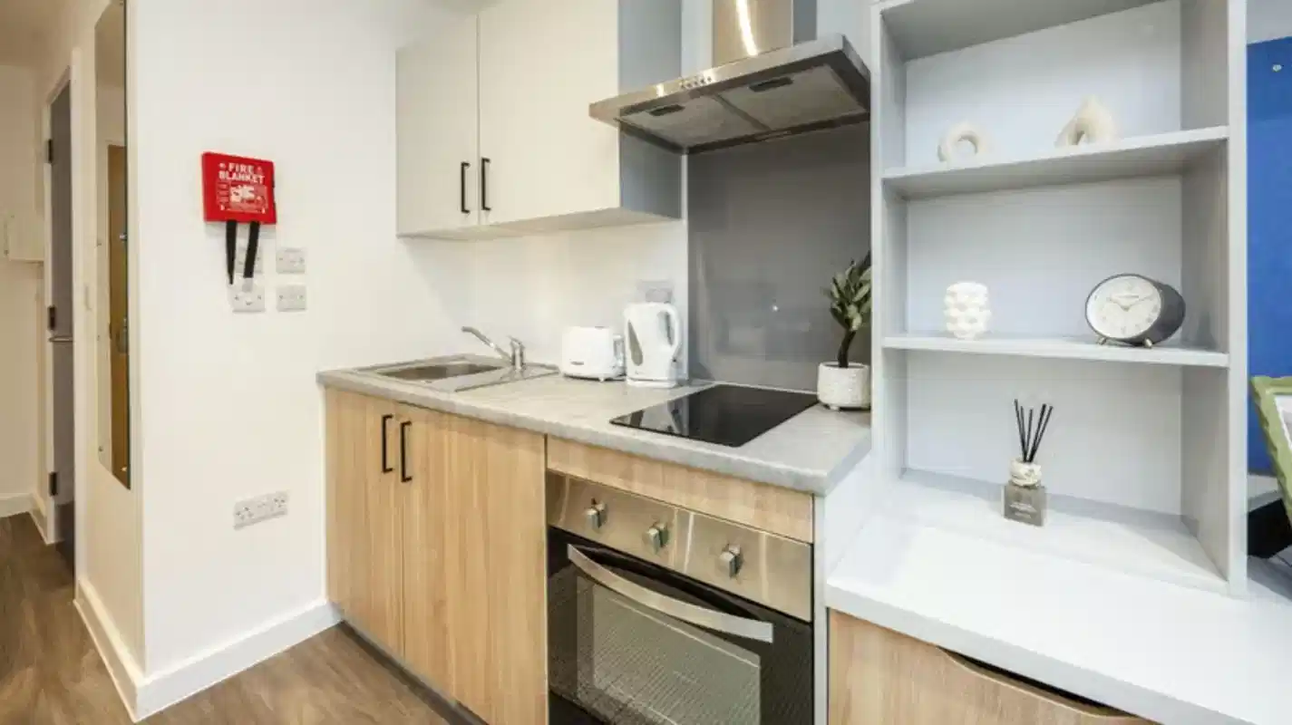 Kitchen?w=400&h=260&fit=crop&q=40&auto=format&trim=auto