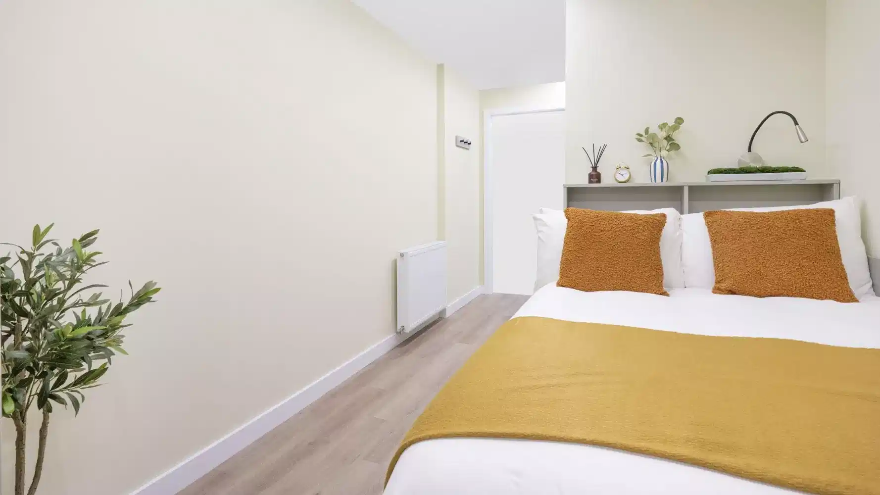 Amenities?w=400&h=260&fit=crop&q=40&auto=format&trim=auto