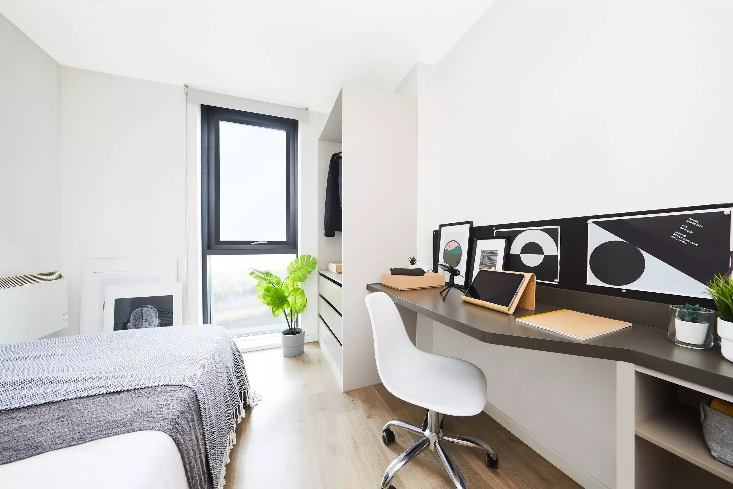 Common Area?w=400&h=260&fit=crop&q=40&auto=format&trim=auto