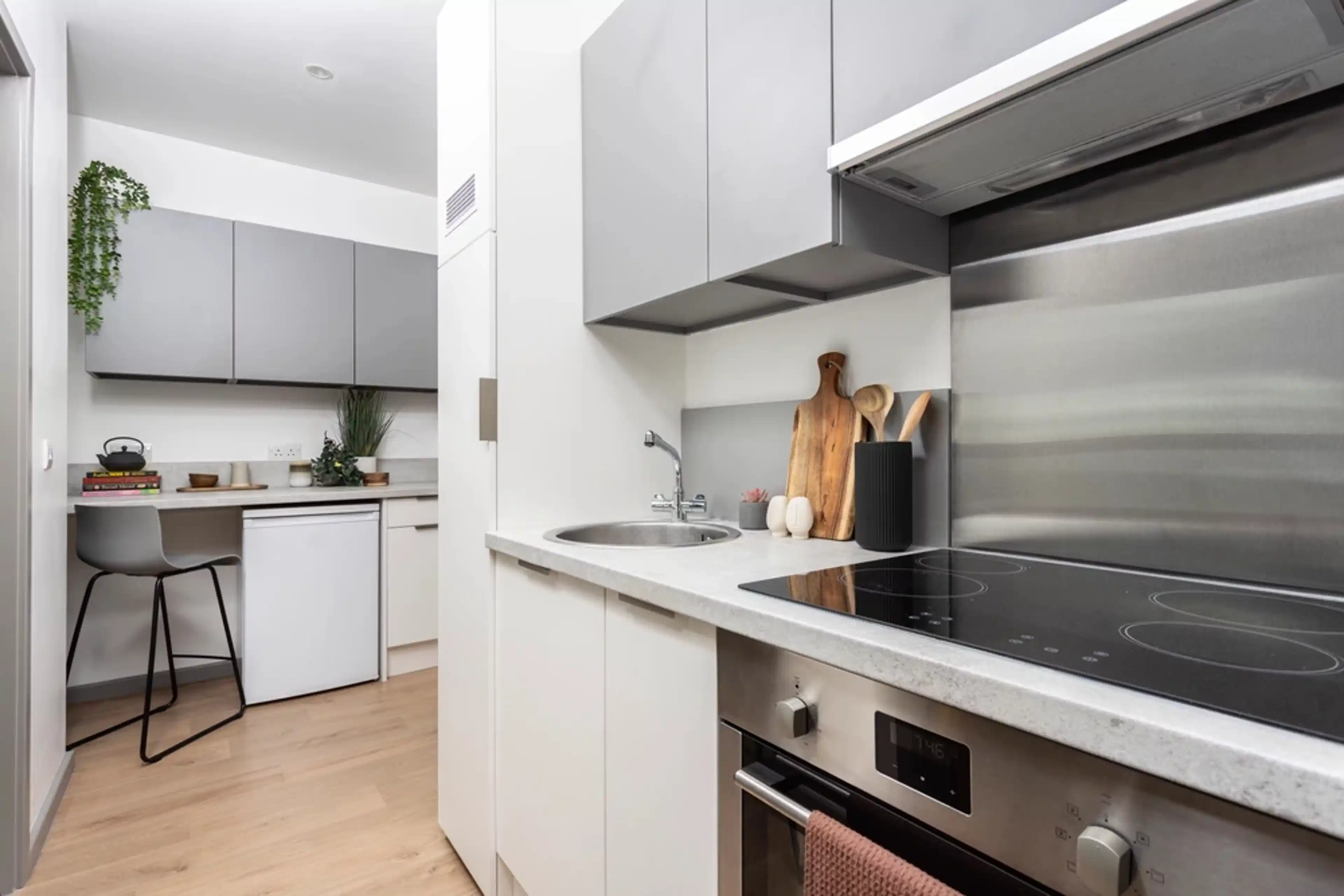 Common Area?w=400&h=260&fit=crop&q=40&auto=format&trim=auto