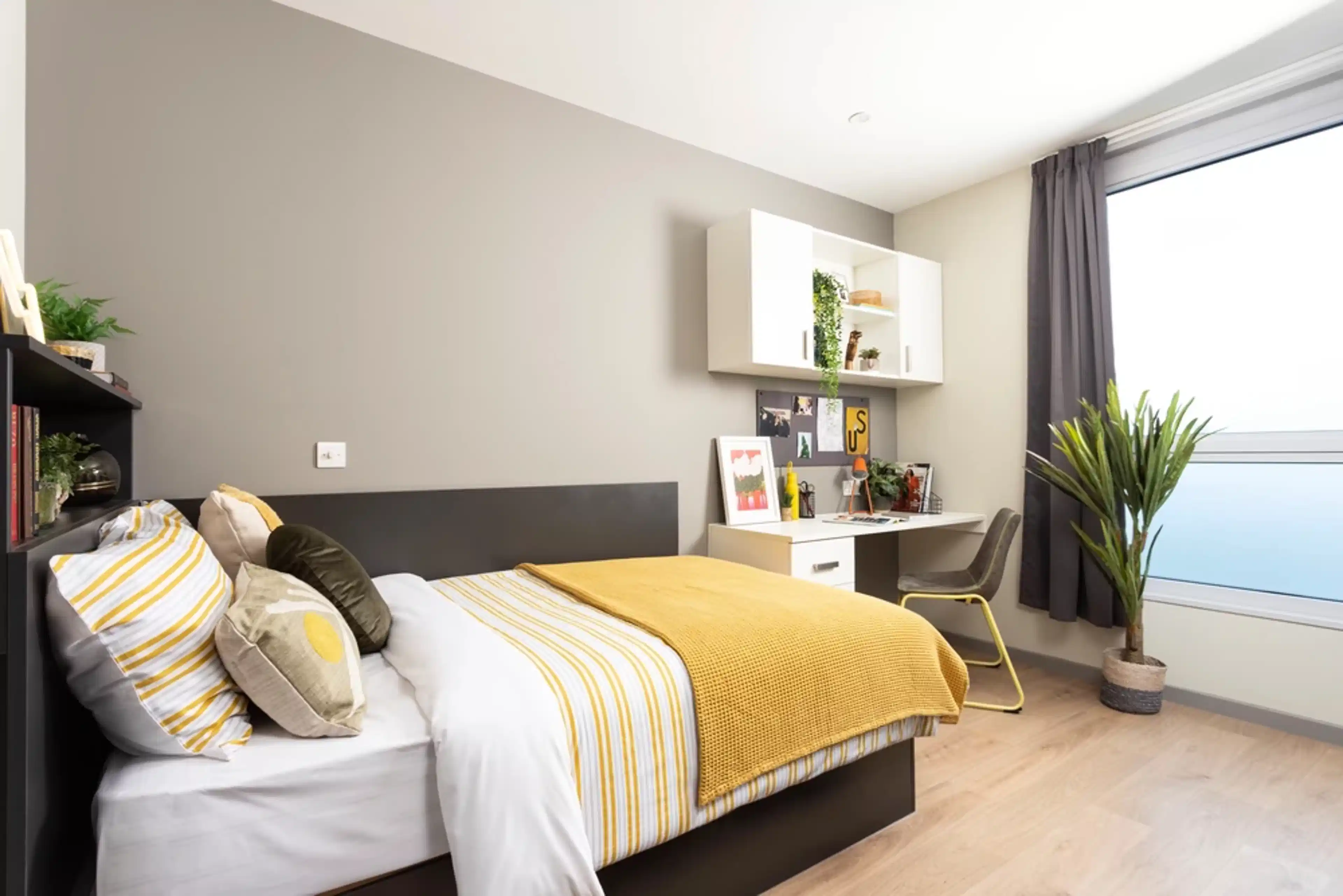 Common Area?w=400&h=260&fit=crop&q=40&auto=format&trim=auto