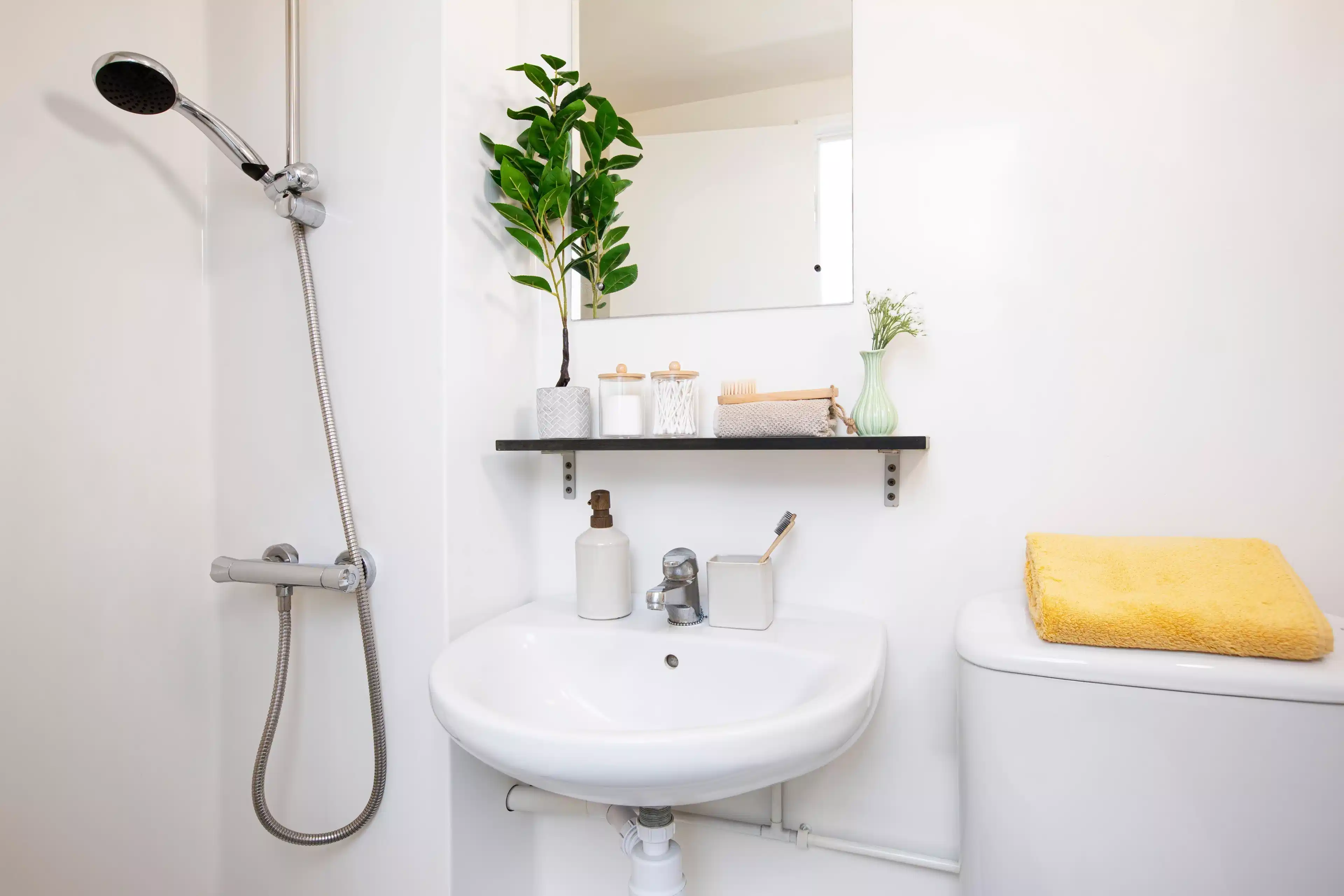 Common Area?w=400&h=260&fit=crop&q=40&auto=format&trim=auto