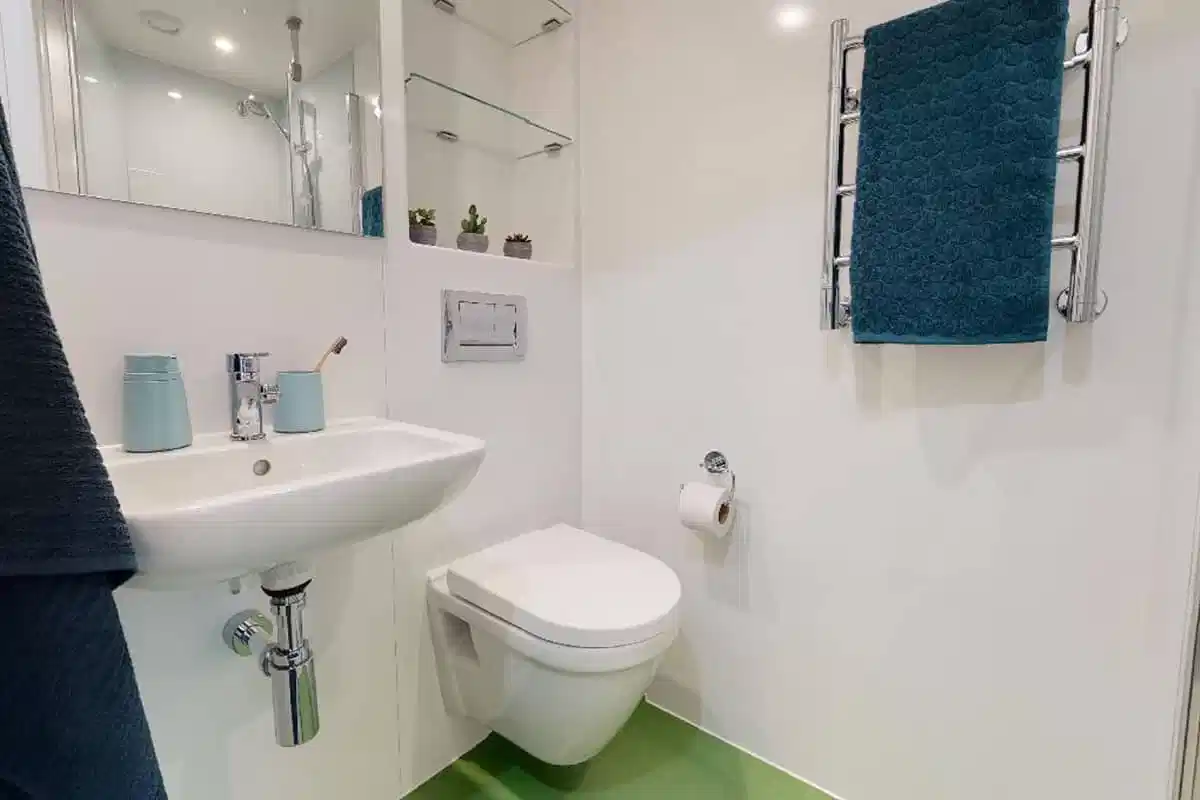 Common Area?w=400&h=260&fit=crop&q=40&auto=format&trim=auto