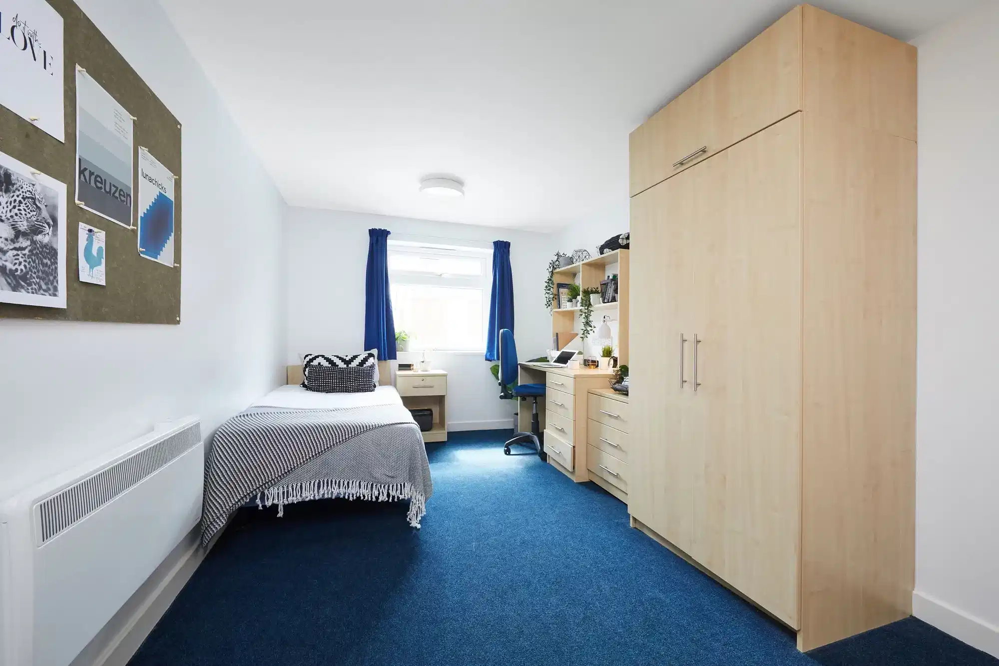 Bathroom?w=400&h=260&fit=crop&q=40&auto=format&trim=auto