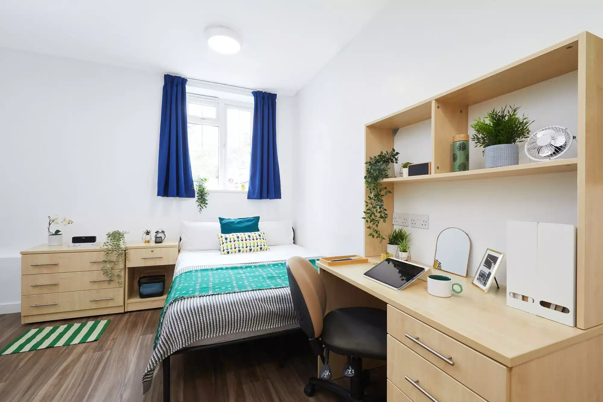 Bathroom?w=400&h=260&fit=crop&q=40&auto=format&trim=auto